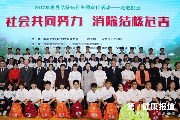 彭丽媛莅津参加2017年世界防治结核病日主题宣传