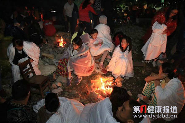 国家卫计委已安排邻近省医疗防疫心理专家及时驰援灾区