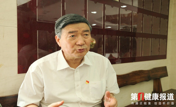 王维栋为“智慧人”画像 绝了！