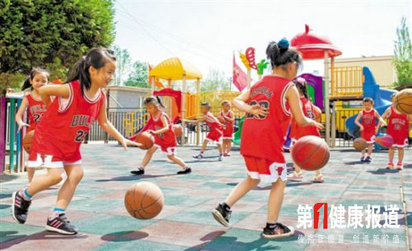 众专家：适应幼儿发育成长莫盲体教