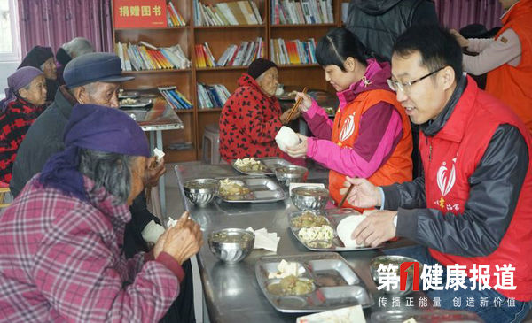 党校青干班向杨善庙村“以孝治家”全国示范基地大食堂捐款