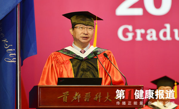 首医大校长饶毅告诫医学生“承载人类美