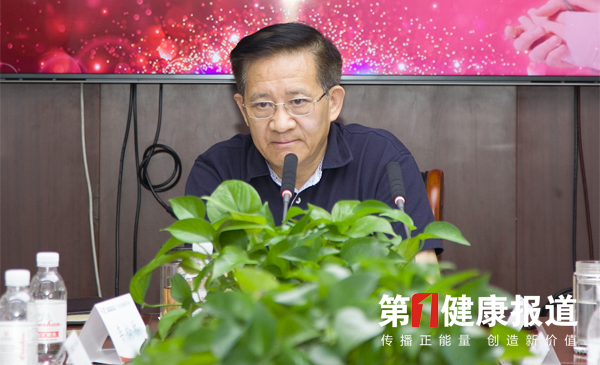 张雁灵 倡导医生关爱自身健康