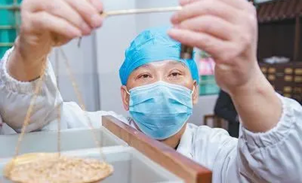 人民日报发声：战疫，发挥中医药独特优势(图文)