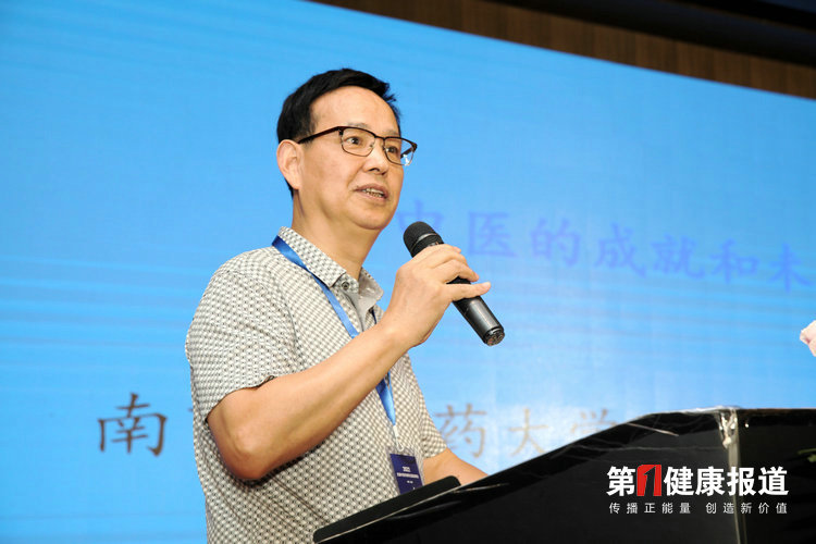 第一健康报道采访南京龙蟠医院院长杨家