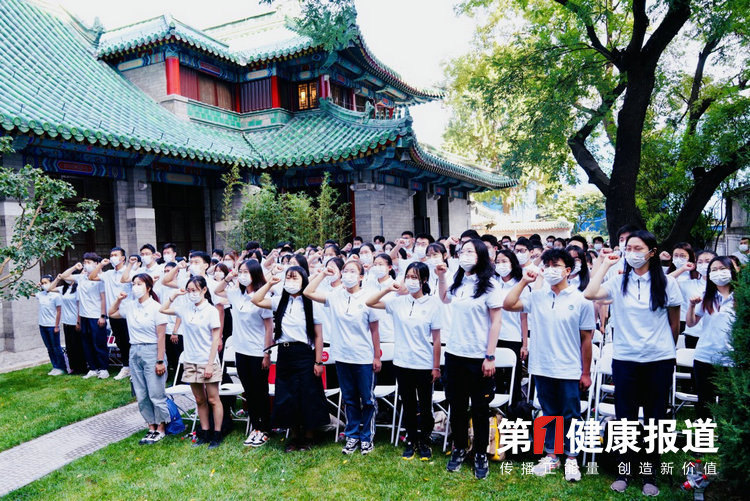 1662459952487424.jpg 7945.jpg