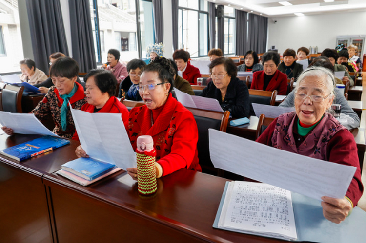 透视老年大学报名火热