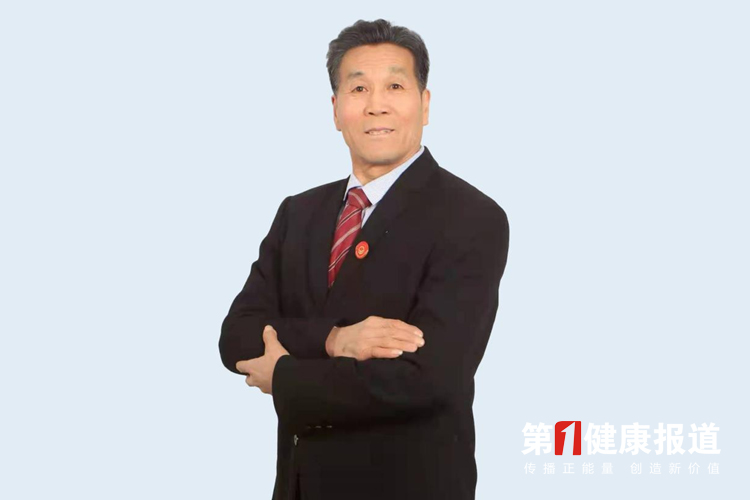 何氏推拿正骨传承人何子坤获颁健康宣传