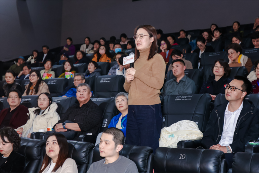 1760925385331406.png 纪录电影《陪你到清晨》首映礼稿件配图版(1)1058.png