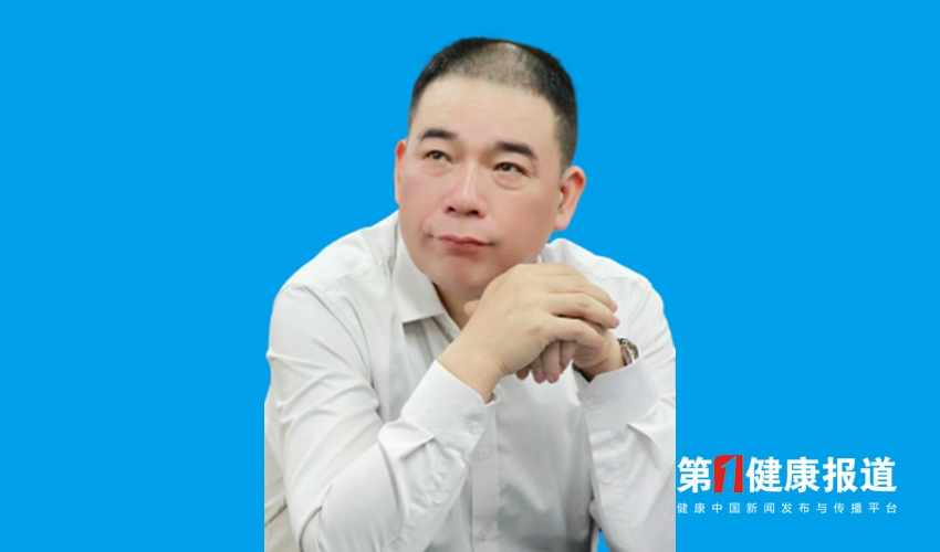 周练斌行医41年提炼“阿是穴”手法惠及大众获颁健康宣传大使