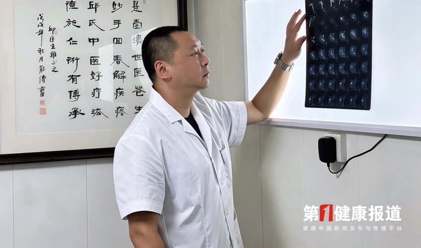 邱豫东独创“古法复位+个性化理疗”手