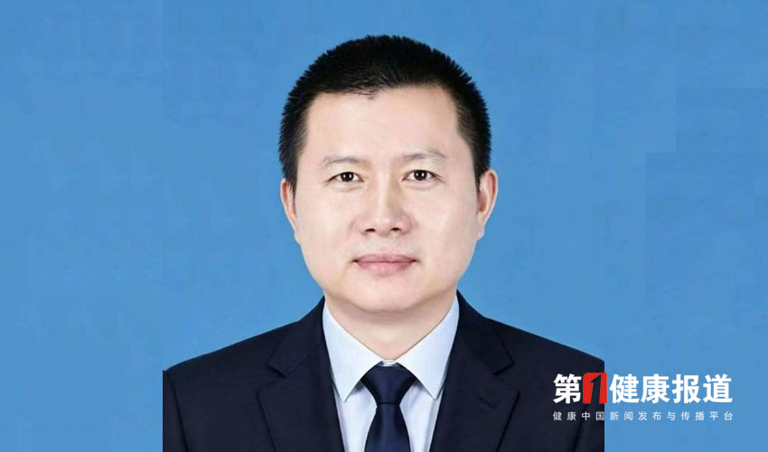 刘绪亮义务宣讲康养惠众十万人次获颁健康宣传大使